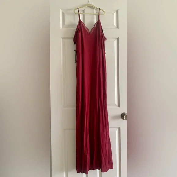 Forever 21 | Burgundy Maxi Dress | Medium Forever 21 | Burgundy Maxi Dress | Medium